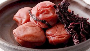 Umeboshi: ecco tutte le proprietà di questo superfood e come prepararlo in casa