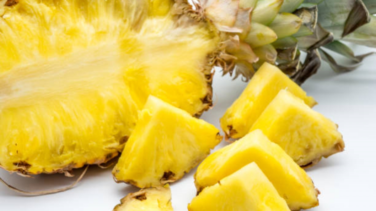 ananas tagliato