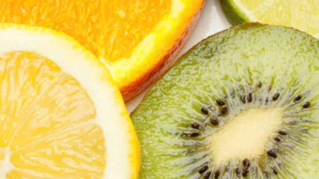 Kiwi e arance sono ricchi di Vitamina C