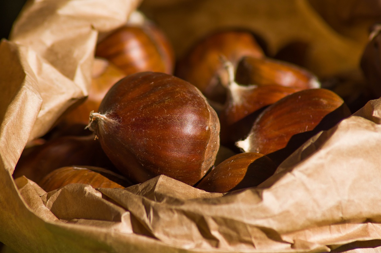 Castagne: tecniche per sbucciarle in fretta